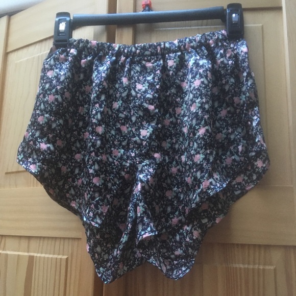 LCA, Satin sleep short, Size 5 - Picture 3 of 5